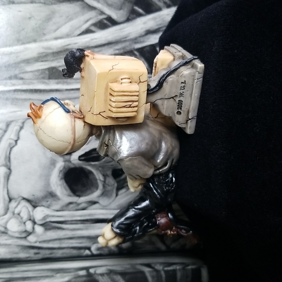 Shelf-Sitter Skeletons - Picture 12 of 12